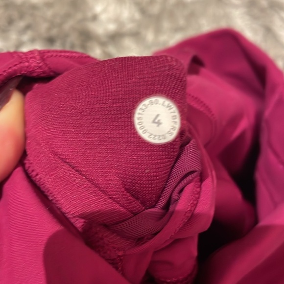 Lululemon wunder under 6 inch shorts - Picture 4 of 5